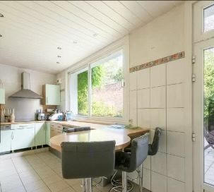 Maison - 374 m² - 10 pièces