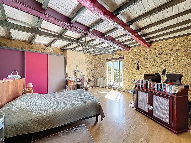 Maison en pierre - 266 m² - 6 pièces