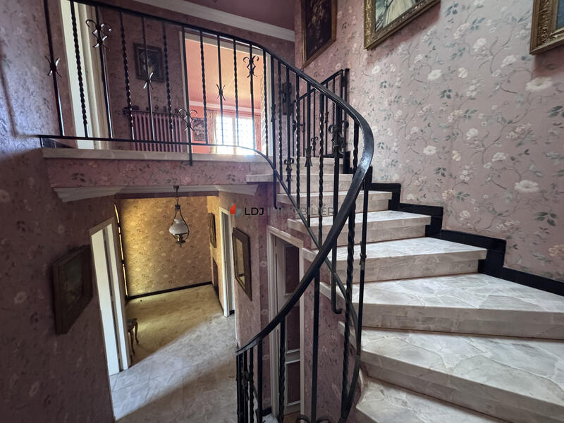 Maison traditionnelle - 175 m² - 7 pièces