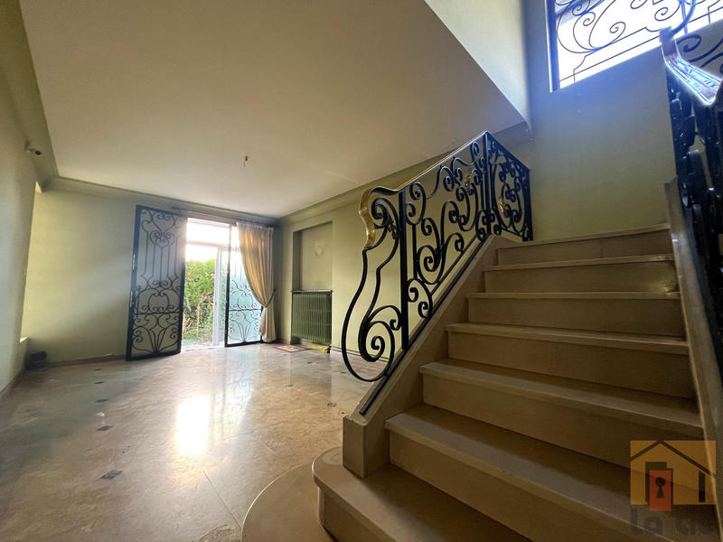 Maison - 180 m² - 6 pièces