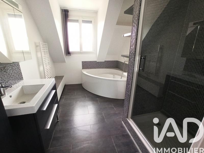 Maison - 200 m² - 8 pièces