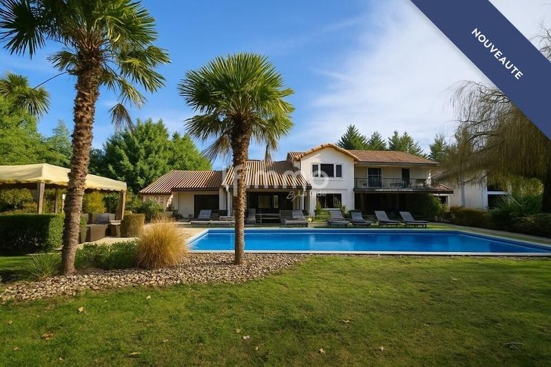 Propriété - 484 m² - 7 pièces