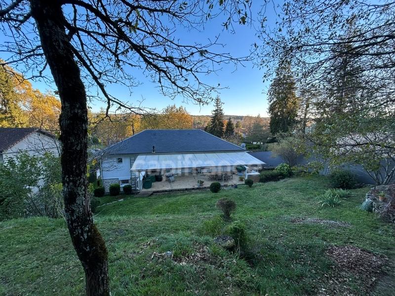 Maison - 217 m² - 11 pièces