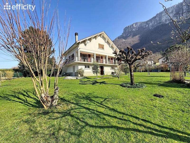 Pavillon - 226 m² - 6 pièces