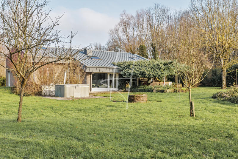 Villa - 250 m² - 9 pièces