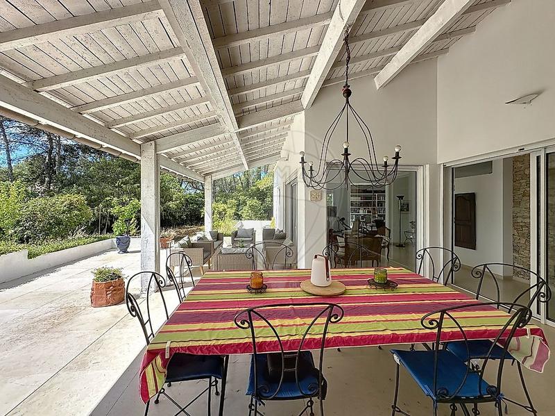 Propriété - 333 m² - 9 pièces