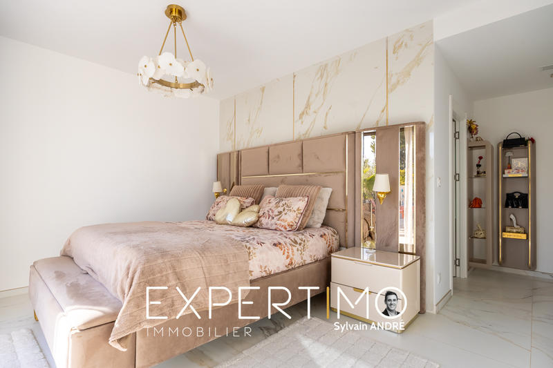 Maison - 230 m² - 9 pièces