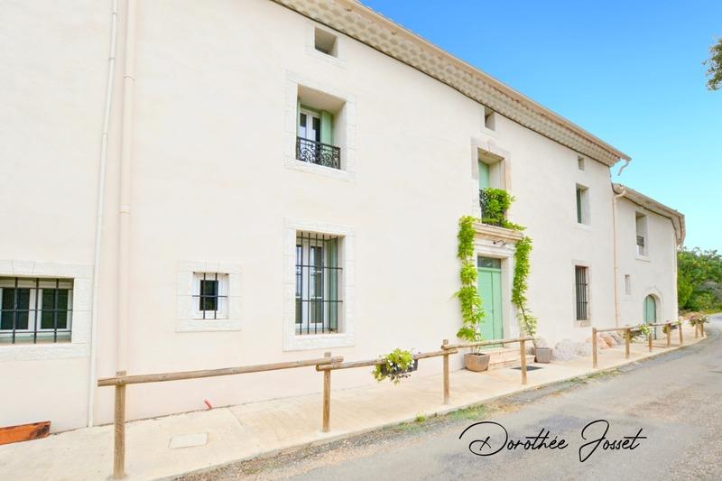 Maison - 335 m² - 9 pièces