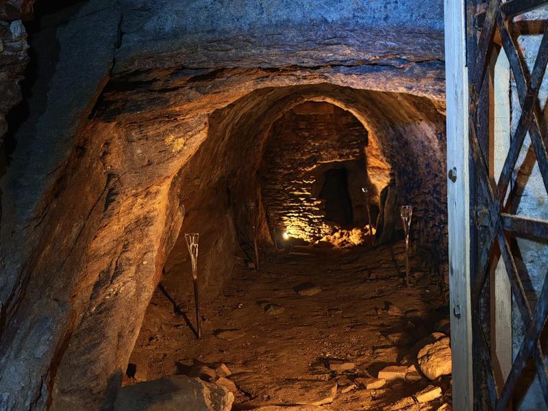 Visite guidée du souterrain-cluzeau - Château en fête
