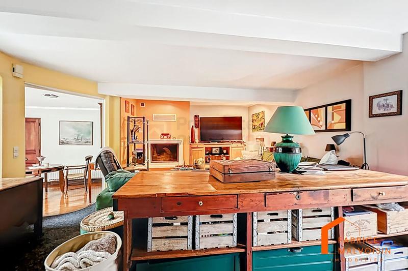 Maison - 402 m² - 16 pièces