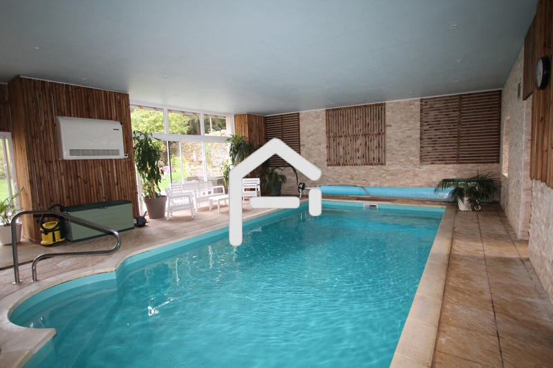 Maison - 840 m² - 22 pièces