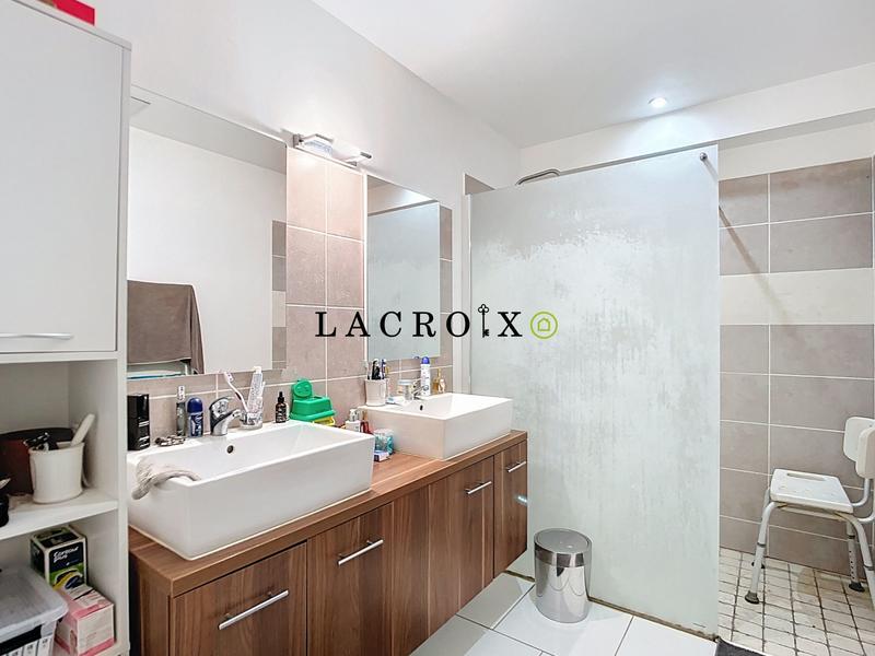 Maison - 220 m² - 8 pièces