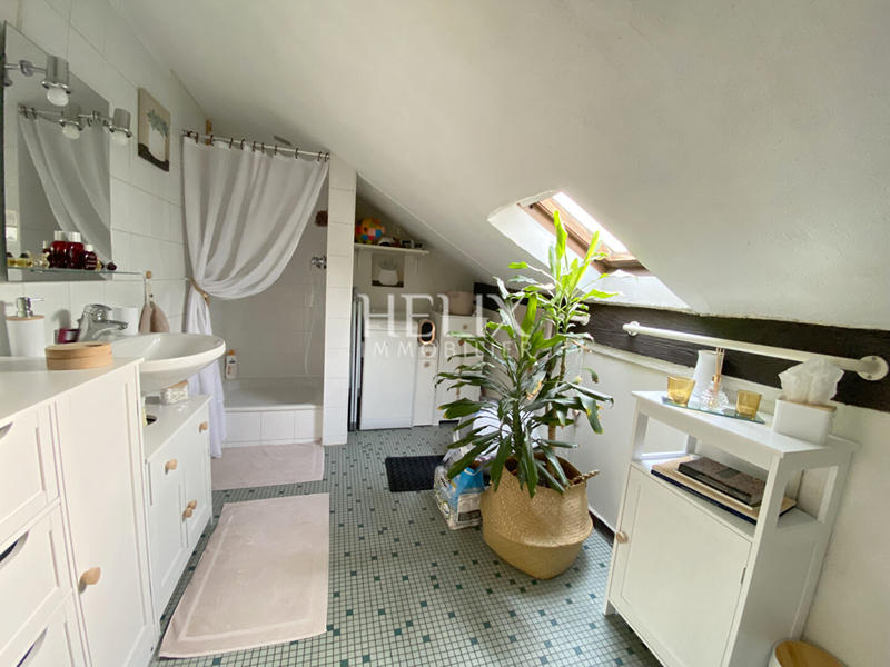 Maison - 340 m² - 9 pièces