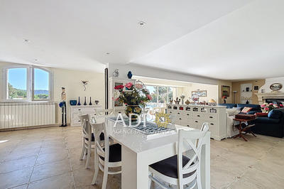 Maison - 300 m² - 7 pièces