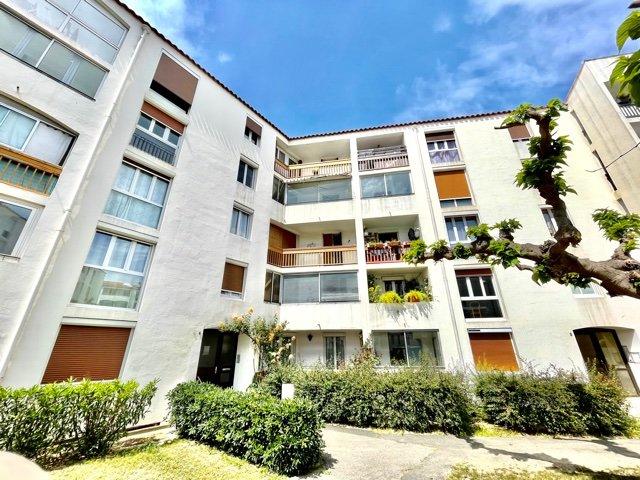 Appartement ancien - 90 m² - 5 pièces