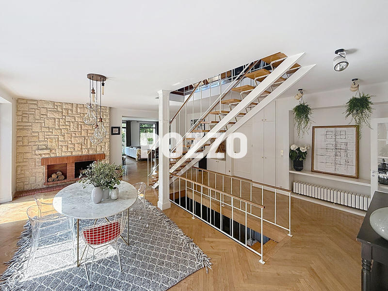 Maison - 323 m² - 7 pièces