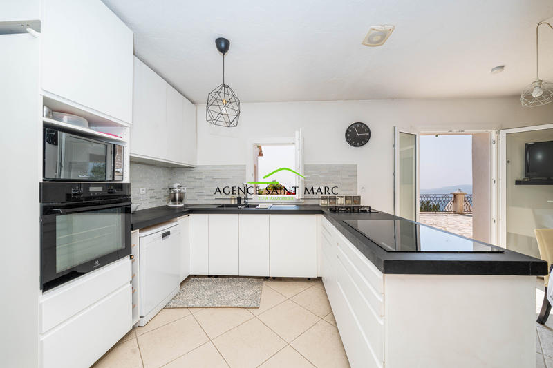 Villa - 235 m² - 6 pièces