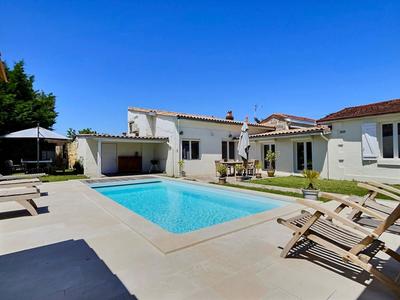 Maison - 240 m² - 10 pièces