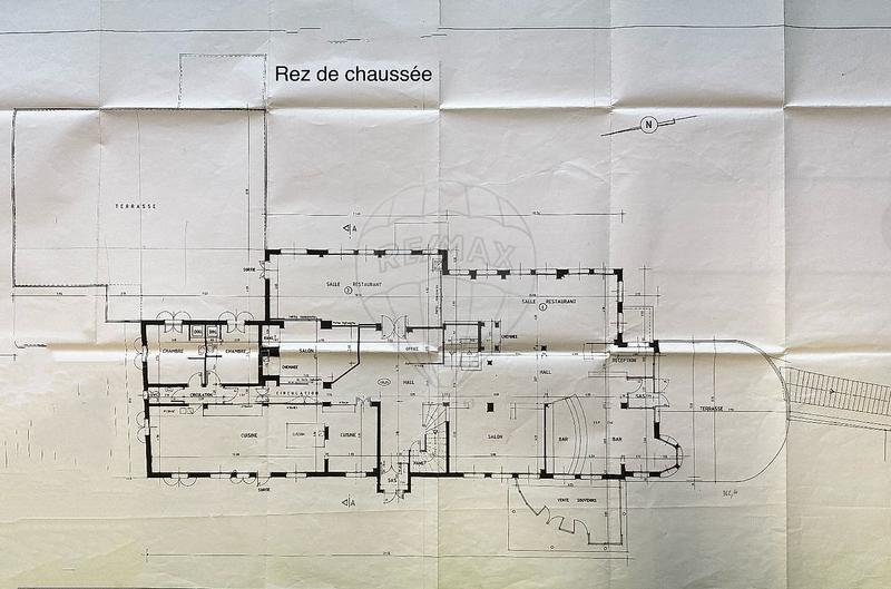 Appartement - 1 800 m² - 25 pièces
