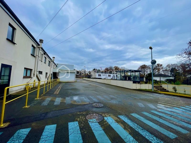 Bureau - 9 000 m² - 50 pièces