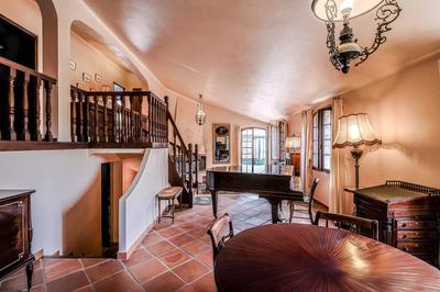 Propriété - 234 m² - 8 pièces