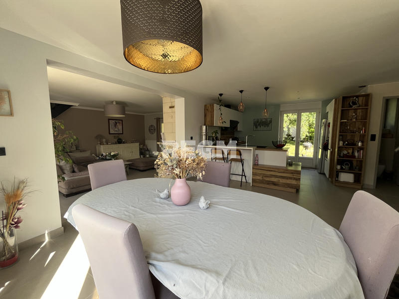 Maison - 200 m² - 7 pièces