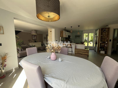 Maison - 200 m² - 7 pièces