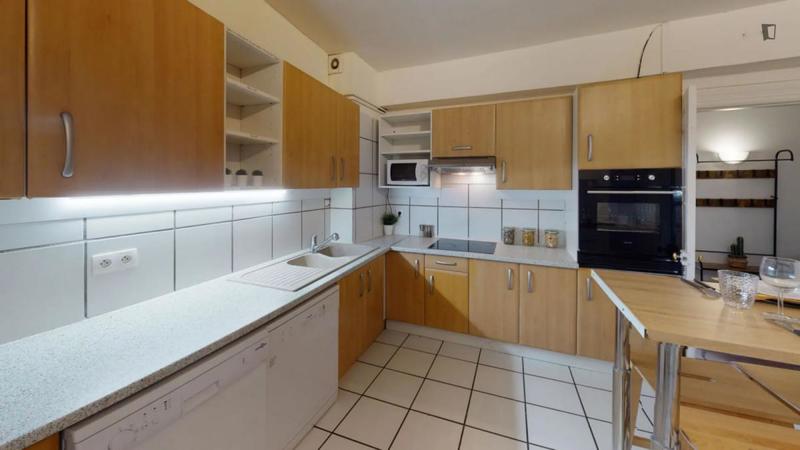 Chambre - 11 m² - 7 pièces