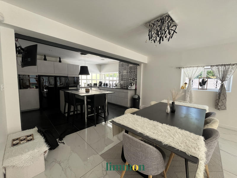 Maison - 180 m² - 5 pièces
