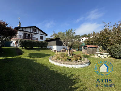 Maison - 210 m² - 8 pièces