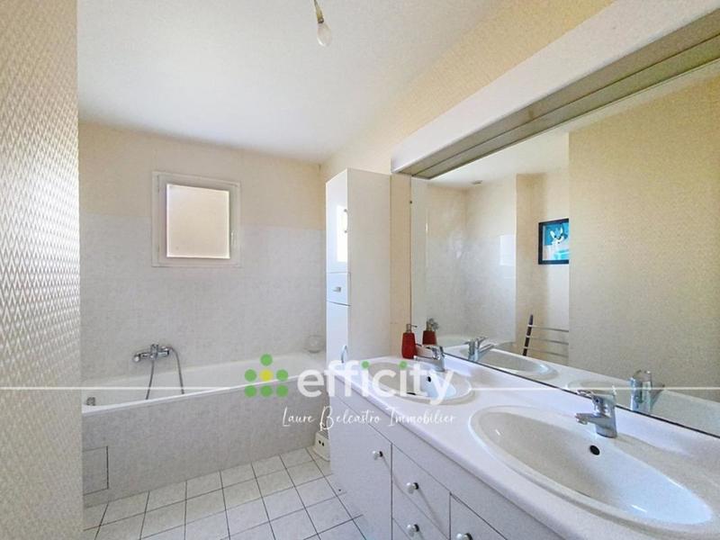 Pavillon - 209 m² - 7 pièces