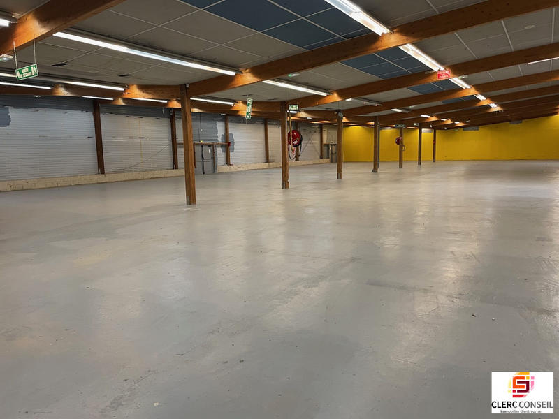 Local commercial - 1 100 m²