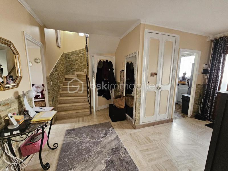 Maison - 177 m² - 8 pièces