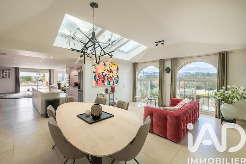 Maison - 161 m² - 5 pièces