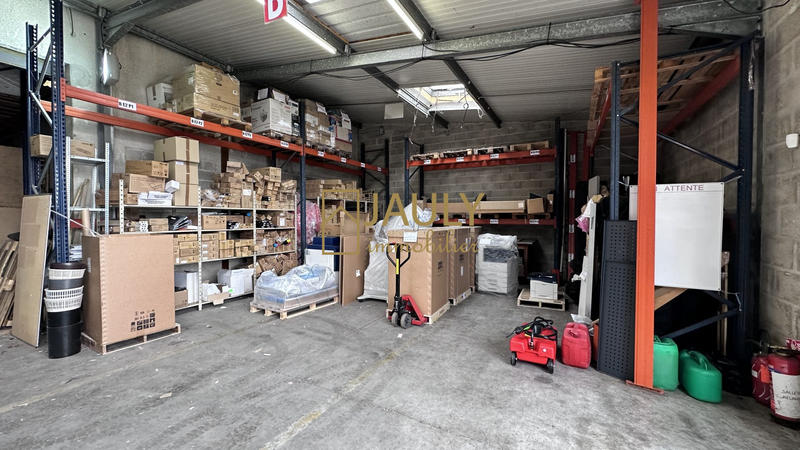 Entrepôt - 930 m²