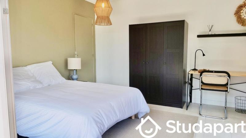 Chambre - 12 m² - 1 pièce