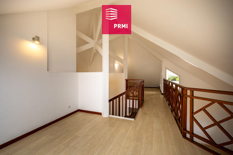 Maison - 220 m² - 5 pièces