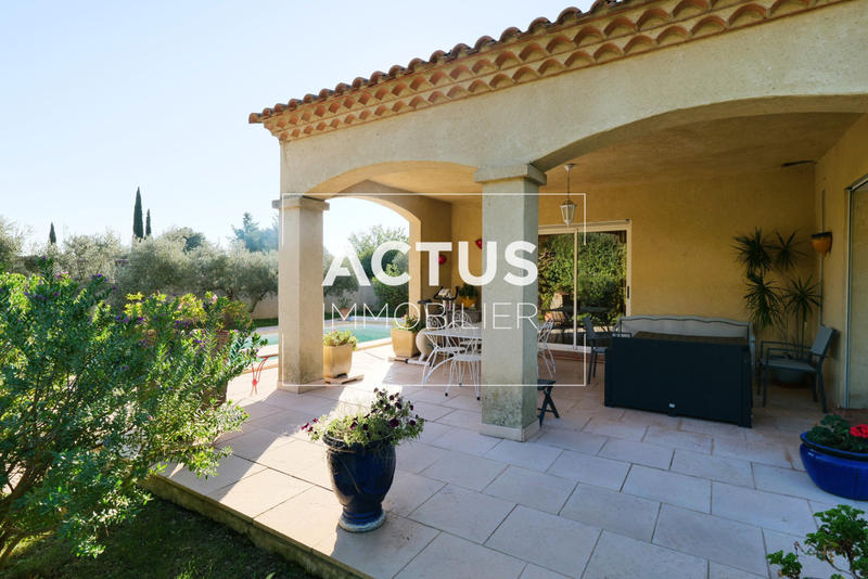 Maison - 209 m² - 6 pièces