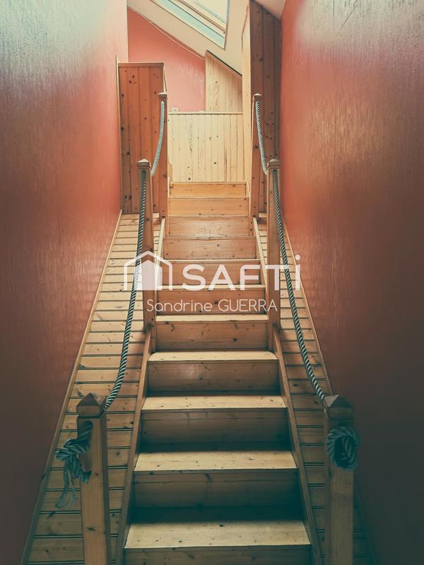 Maison - 215 m² - 8 pièces