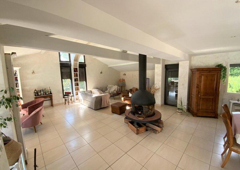 Maison - 225 m² - 7 pièces