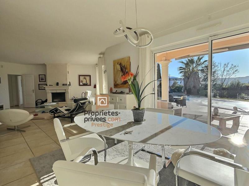 Villa - 185 m² - 7 pièces