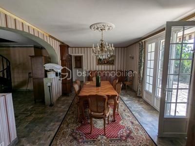 Maison traditionnelle - 250 m² - 11 pièces