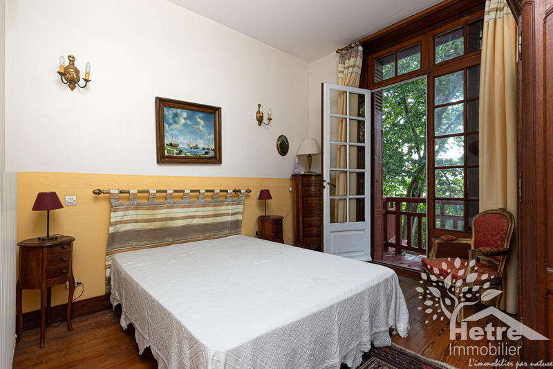 Propriété - 641 m² - 12 pièces