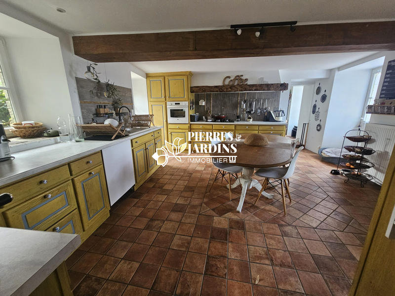 Maison ancienne - 250 m² - 8 pièces