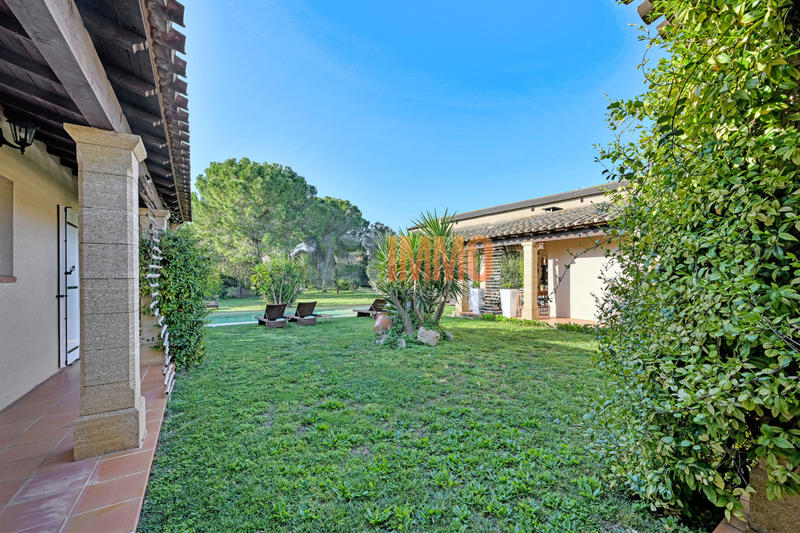 Villa - 215 m² - 8 pièces