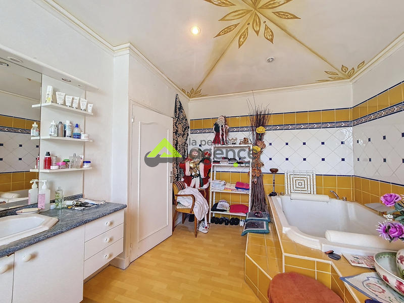 Propriété - 391 m² - 5 pièces