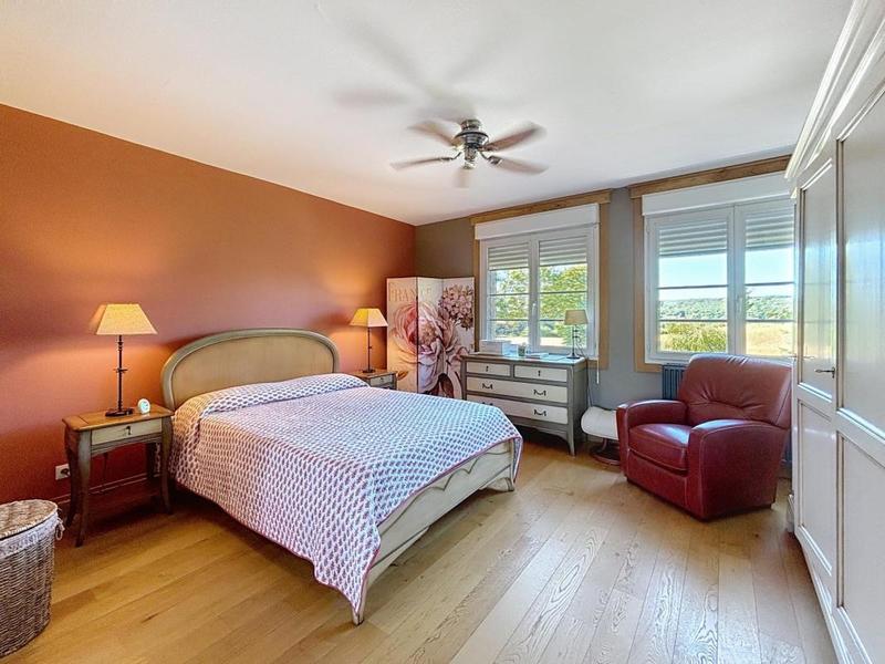 Maison traditionnelle - 160 m² - 6 pièces