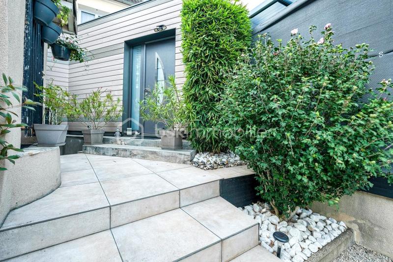 Demeure - 165 m² - 7 pièces