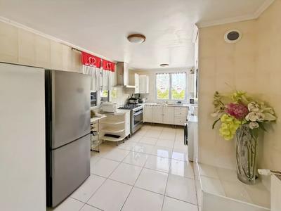 Maison - 240 m² - 5 pièces