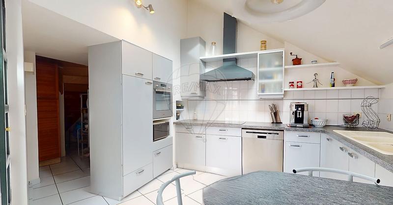 Atelier d'activités - 140 m² - 6 pièces